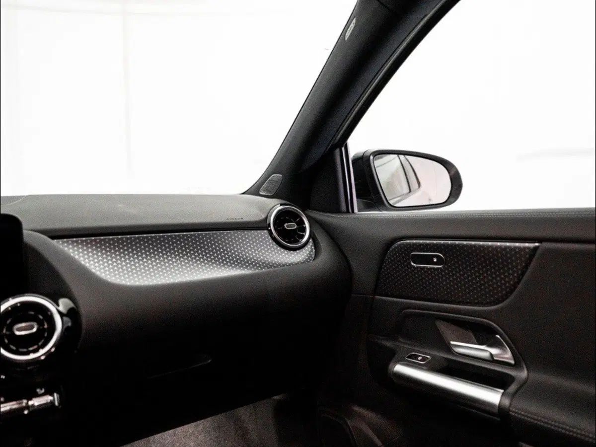 Mercedes-Benz GLA SUV nuova a Macerata (19)