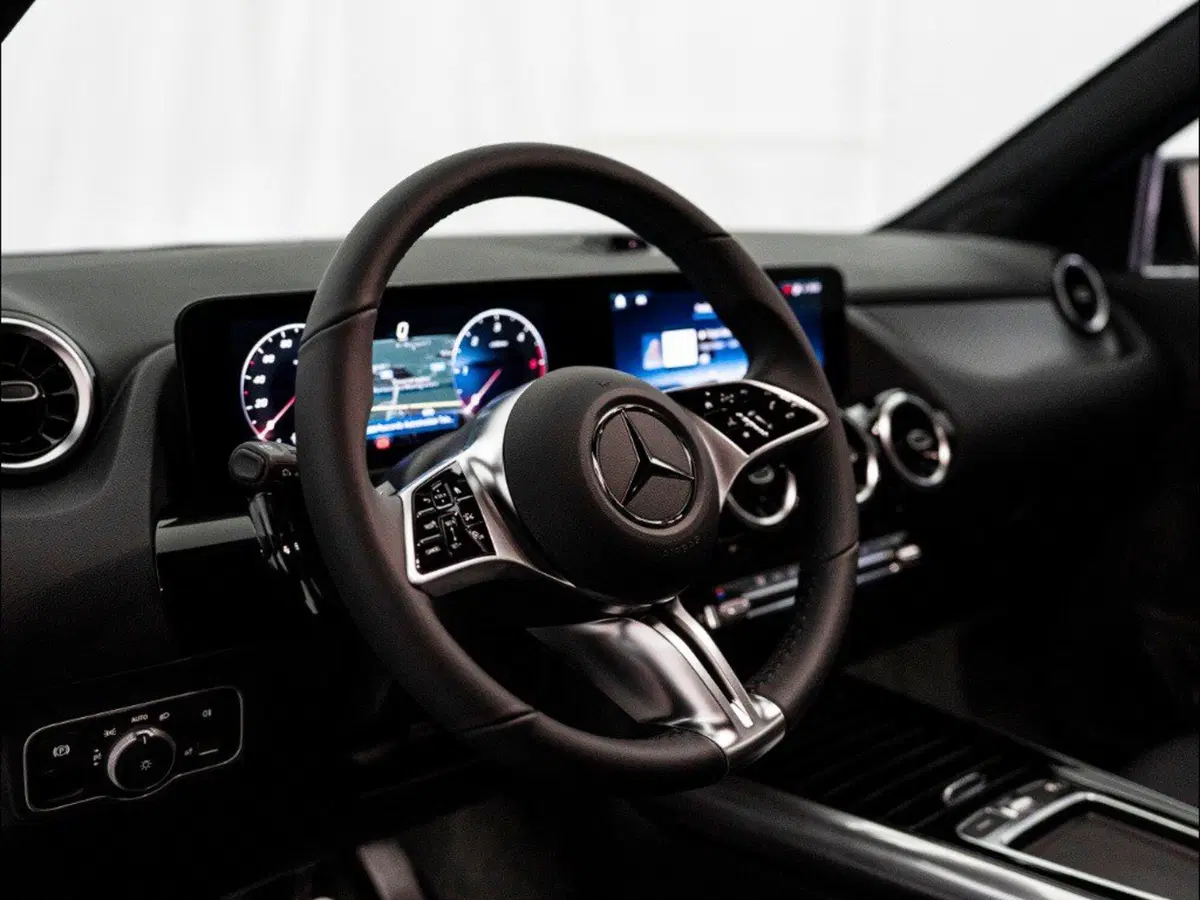 Mercedes-Benz GLA SUV nuova a Macerata (13)