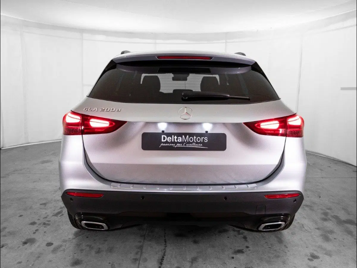 Mercedes-Benz GLA SUV nuova a Macerata (3)