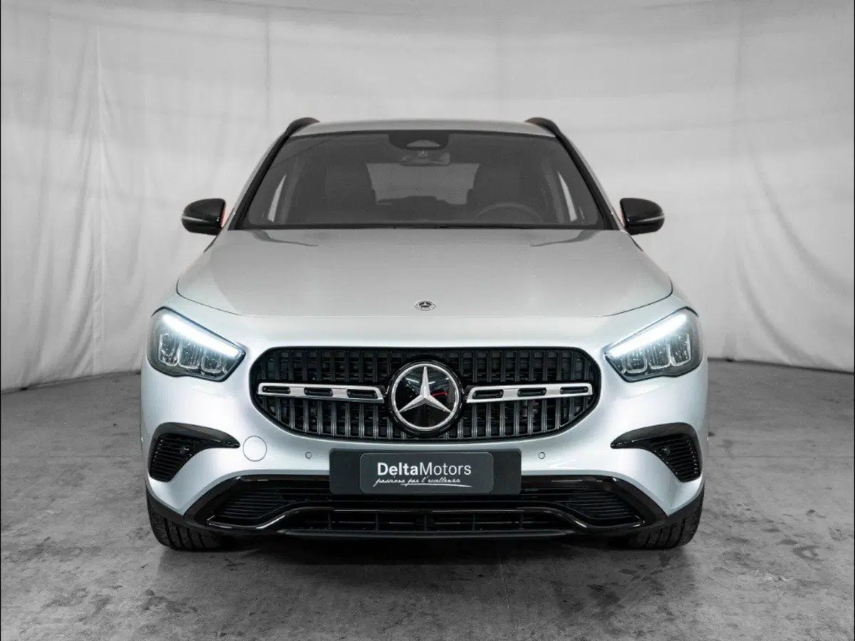 Mercedes-Benz GLA SUV nuova a Macerata (5)