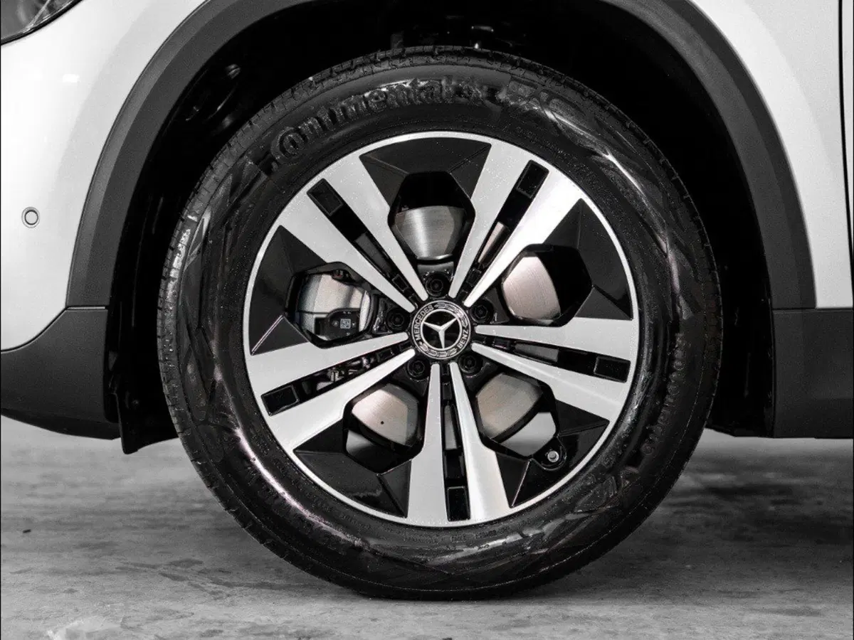 Mercedes-Benz GLA SUV nuova a Macerata (7)