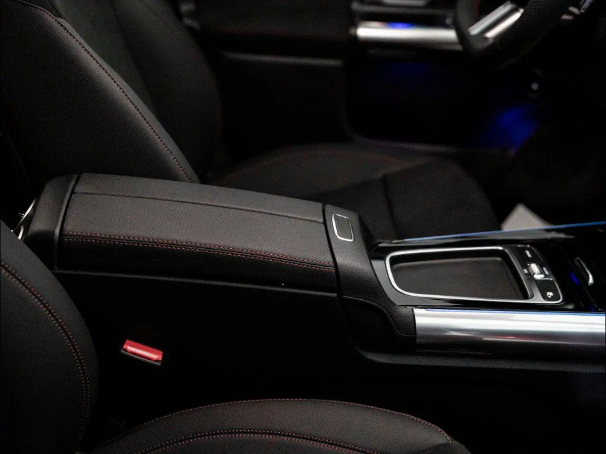 Mercedes-Benz GLA SUV nuova a Macerata (11)