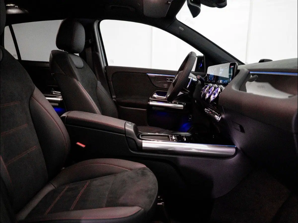 Mercedes-Benz GLA SUV nuova a Macerata (12)