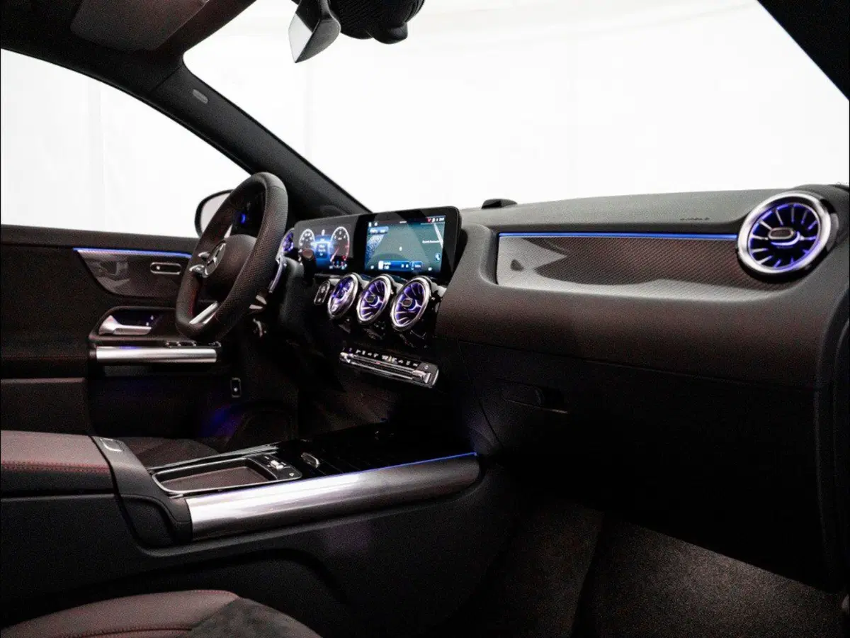 Mercedes-Benz GLA SUV nuova a Macerata (13)
