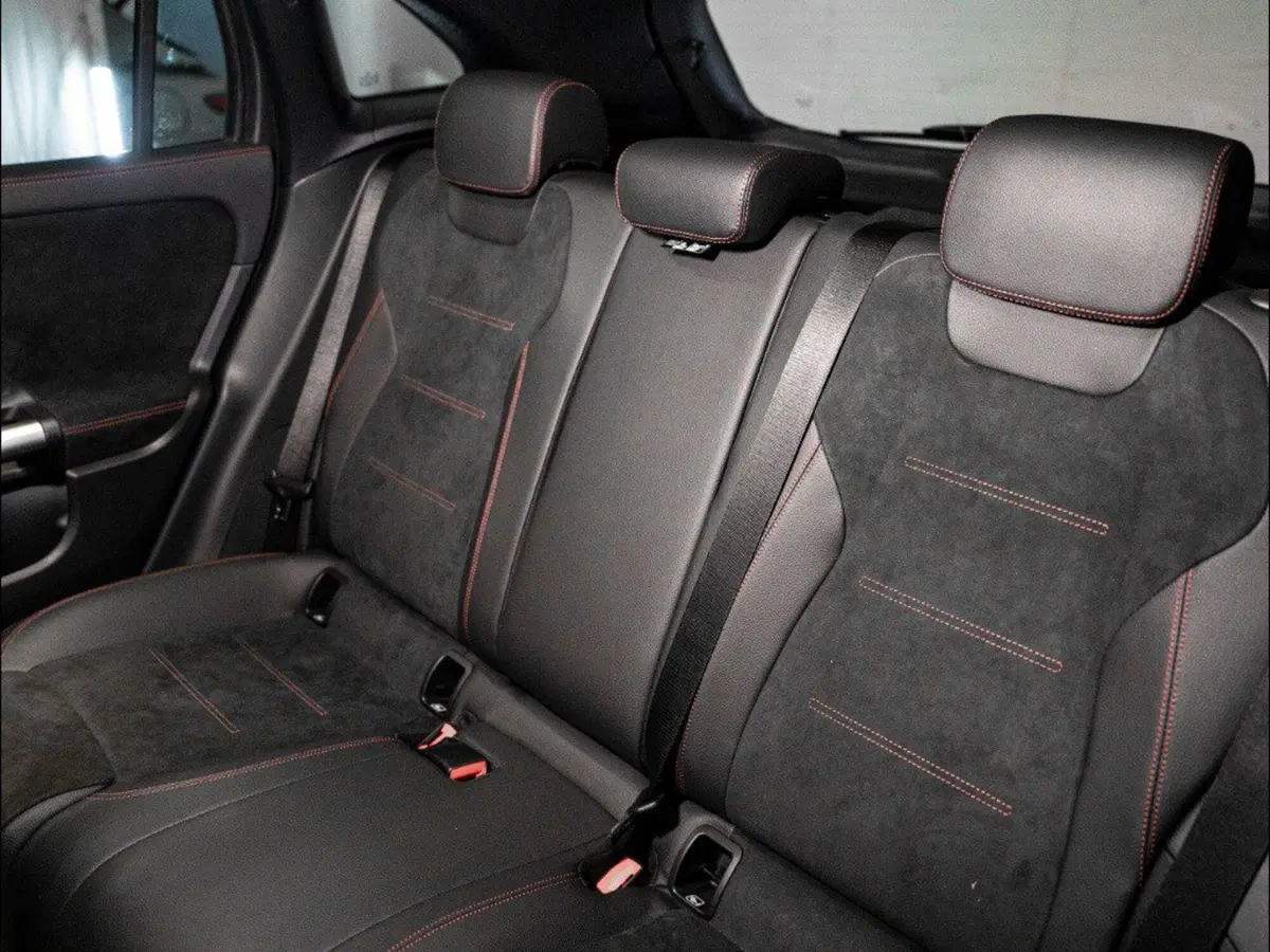 Mercedes-Benz GLA SUV nuova a Macerata (15)