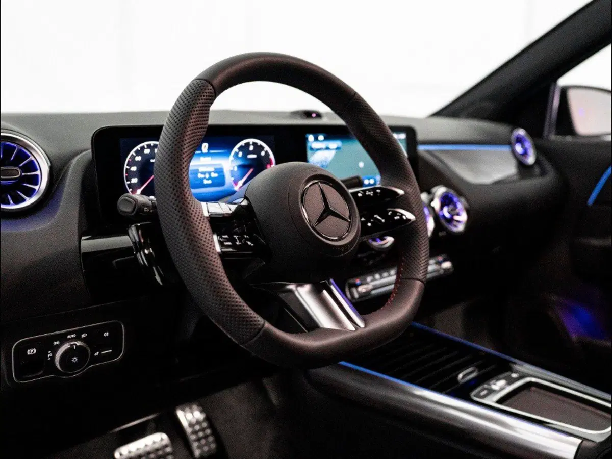 Mercedes-Benz GLA SUV nuova a Macerata (16)