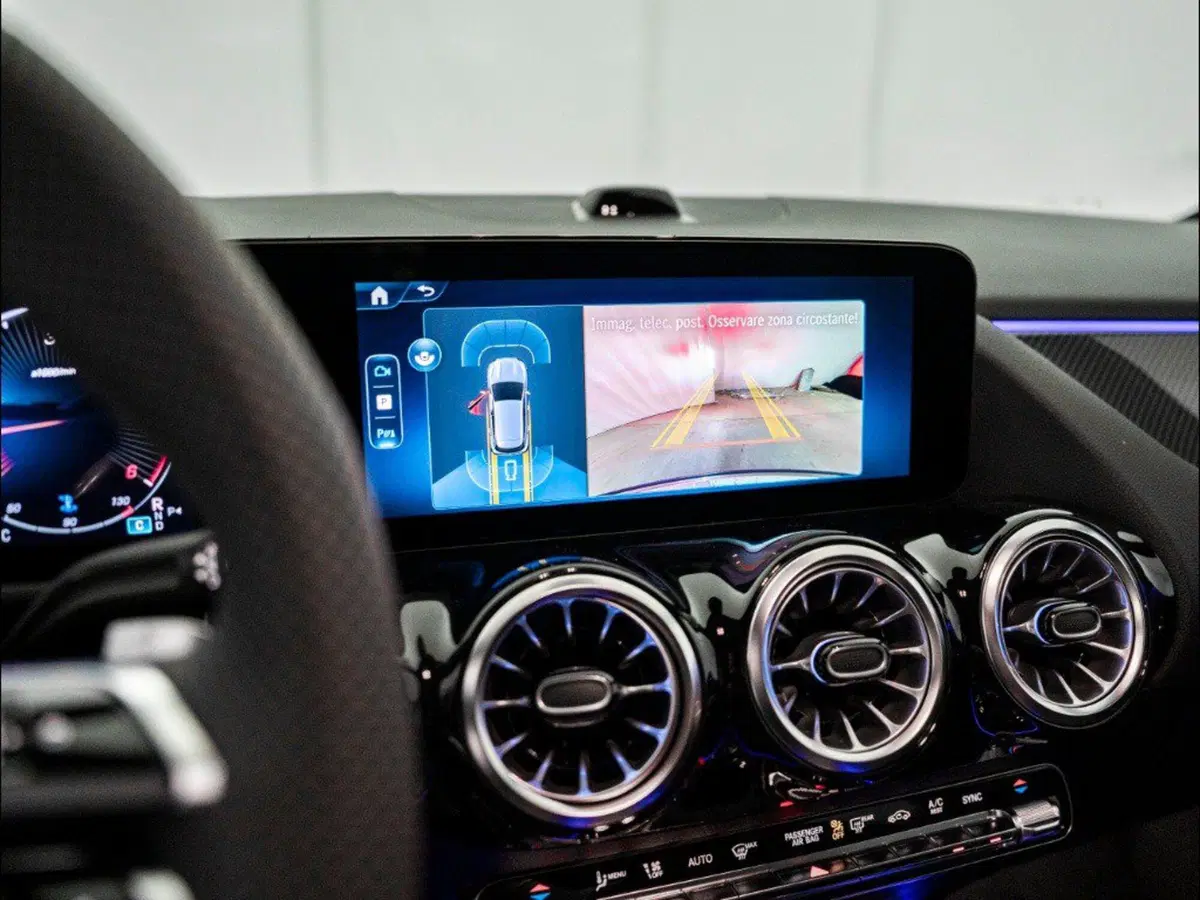 Mercedes-Benz GLA SUV nuova a Macerata (18)