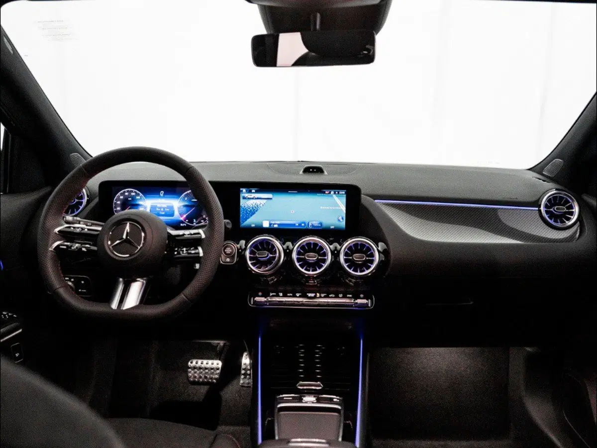 Mercedes-Benz GLA SUV nuova a Macerata (19)