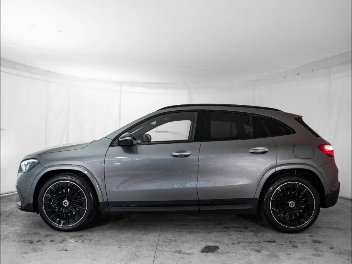 Mercedes-Benz GLA SUV nuova a Macerata (2)