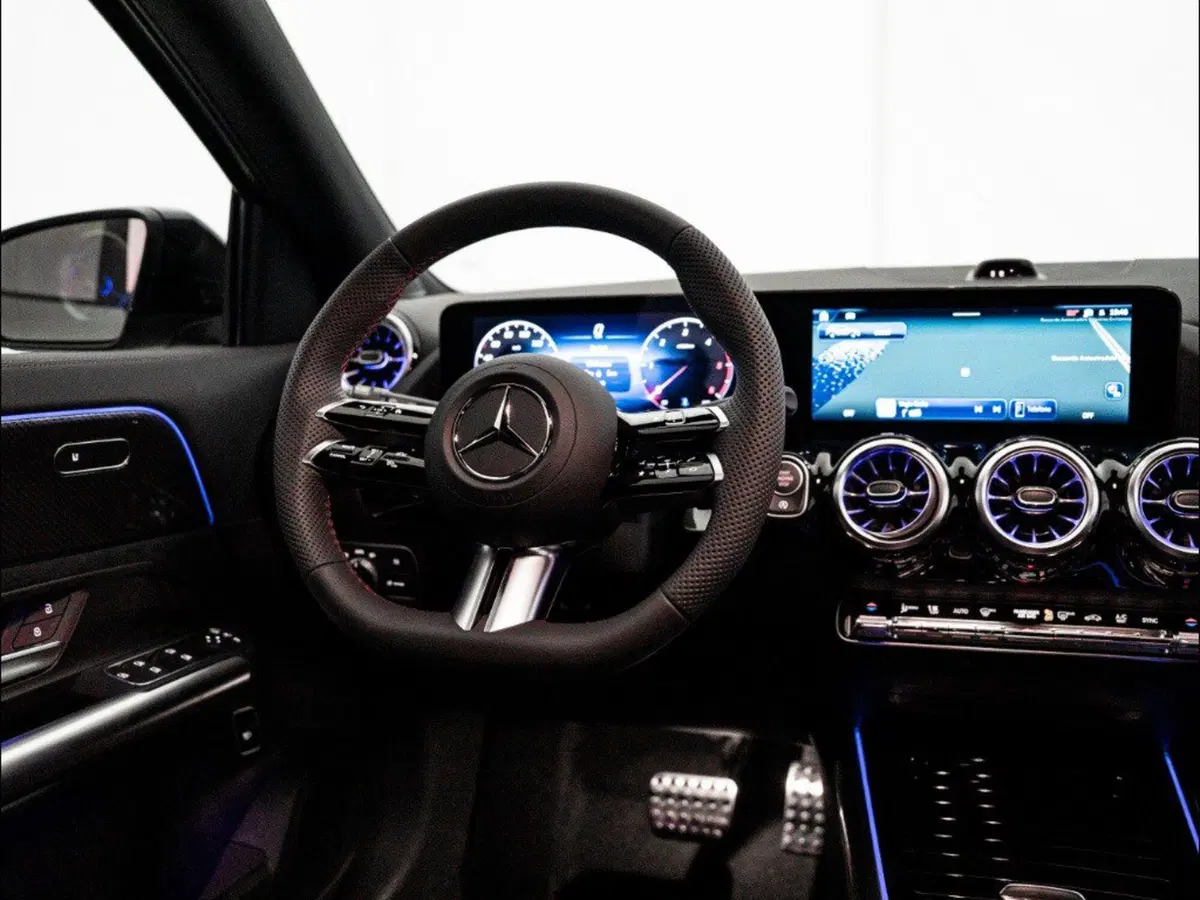 Mercedes-Benz GLA SUV nuova a Macerata (20)