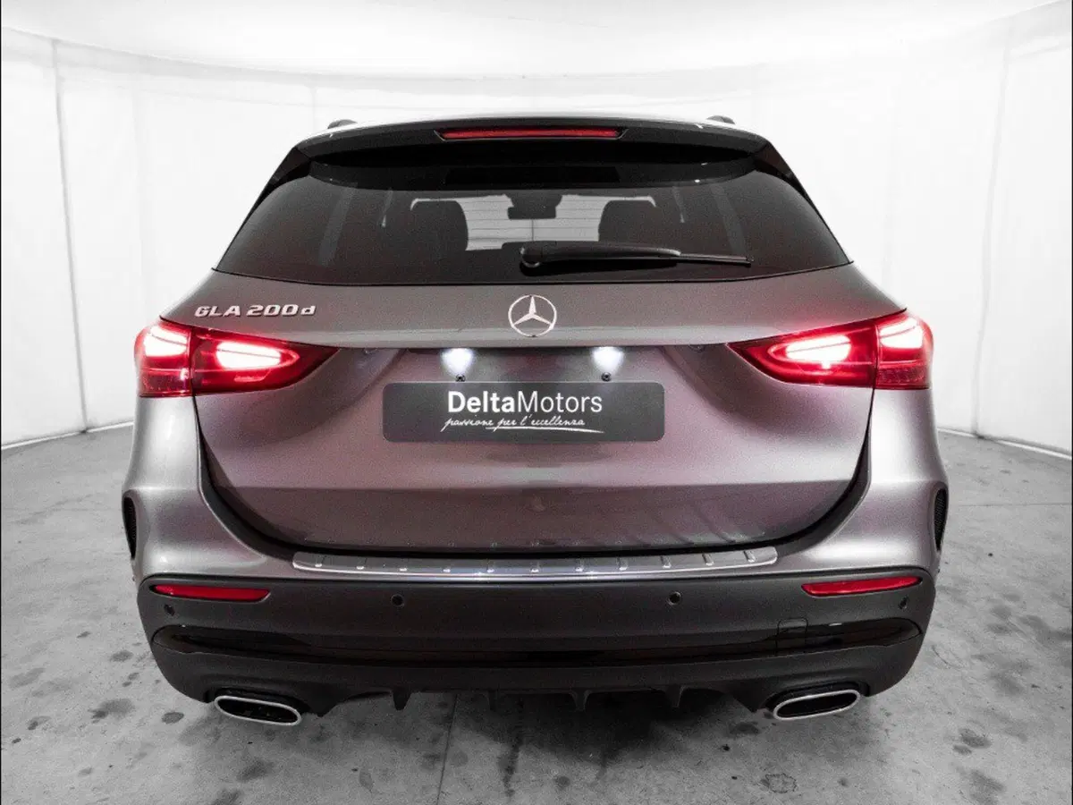 Mercedes-Benz GLA SUV nuova a Macerata (3)