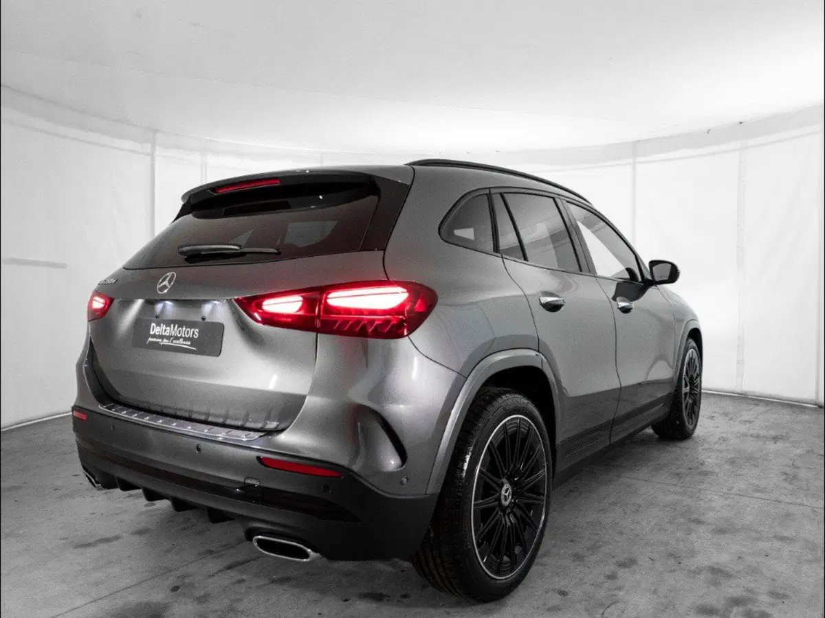 Mercedes-Benz GLA SUV nuova a Macerata (4)