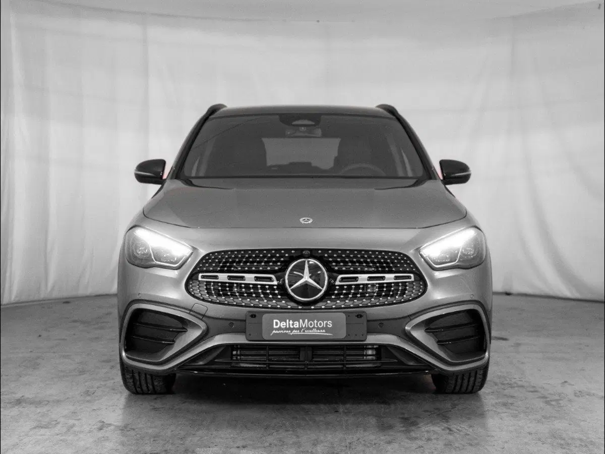 Mercedes-Benz GLA SUV nuova a Macerata (5)