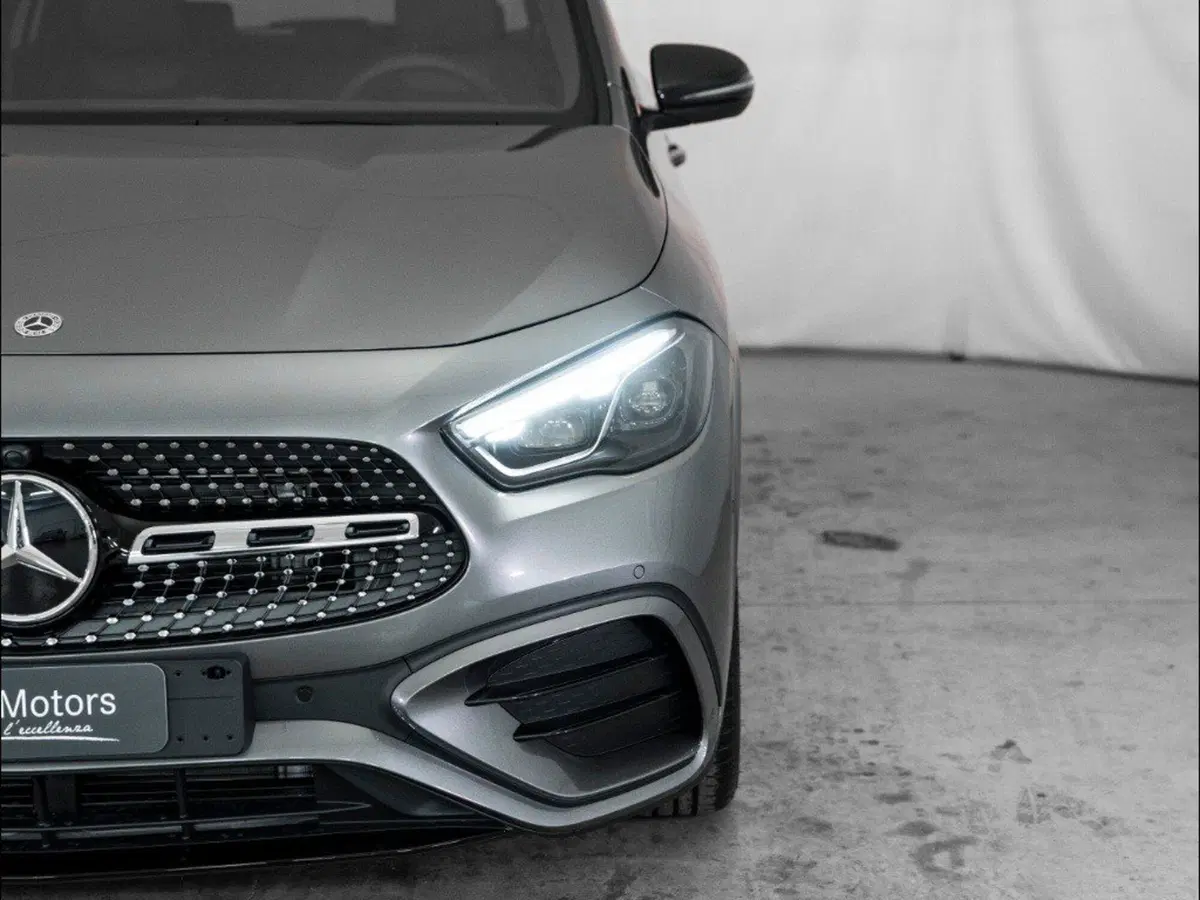 Mercedes-Benz GLA SUV nuova a Macerata (6)