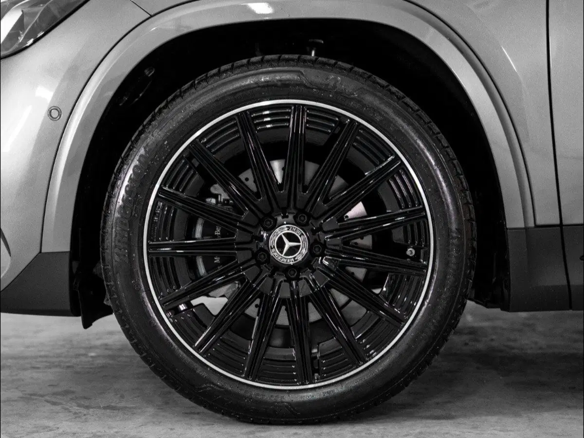 Mercedes-Benz GLA SUV nuova a Macerata (7)