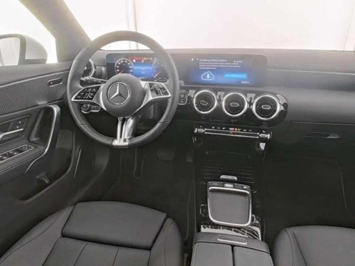 Mercedes-Benz Classe A Sedan usata a Novara (7)