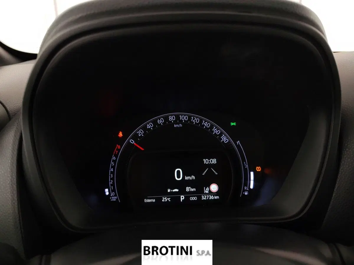Toyota Aygo X usata a Massa-Carrara (13)