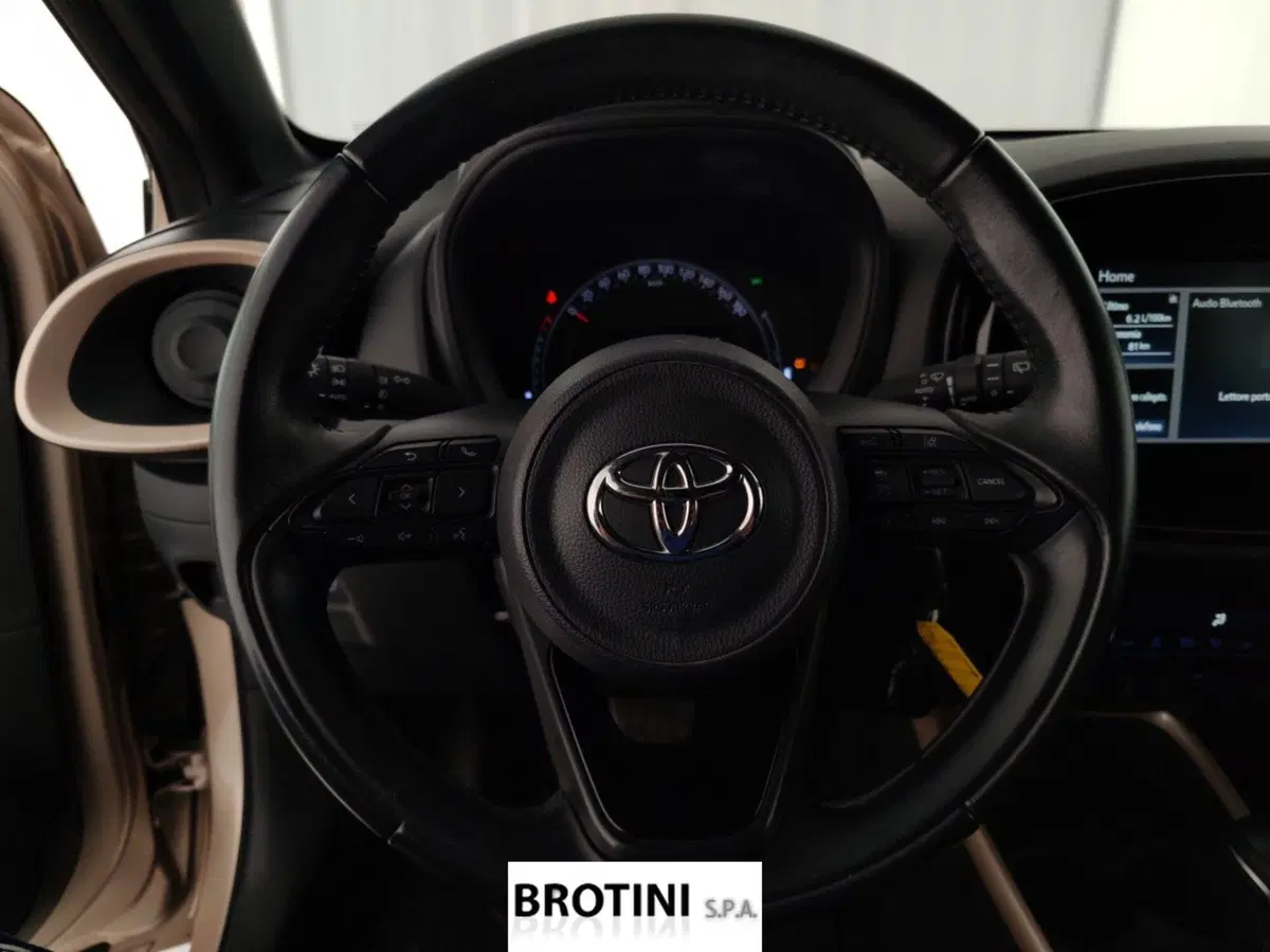 Toyota Aygo X usata a Massa-Carrara (14)