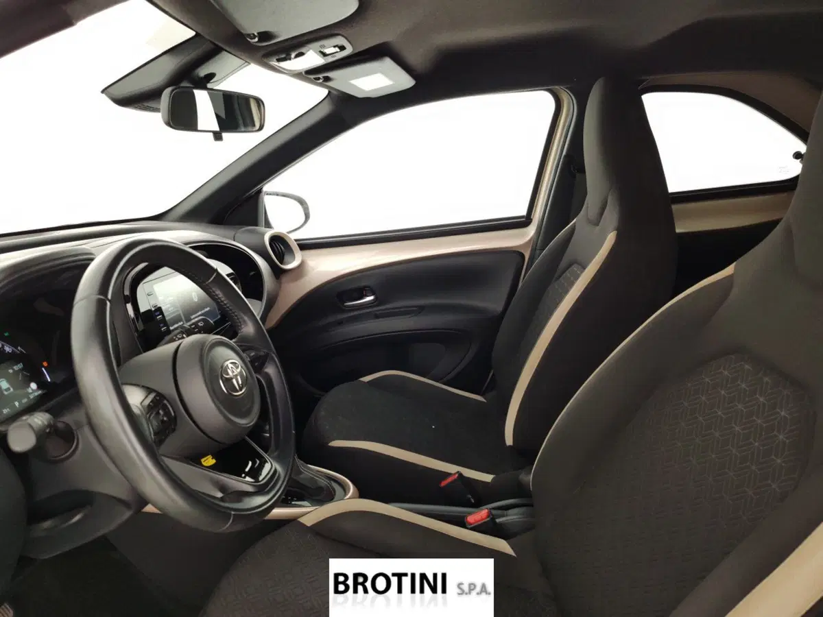 Toyota Aygo X usata a Massa-Carrara (7)