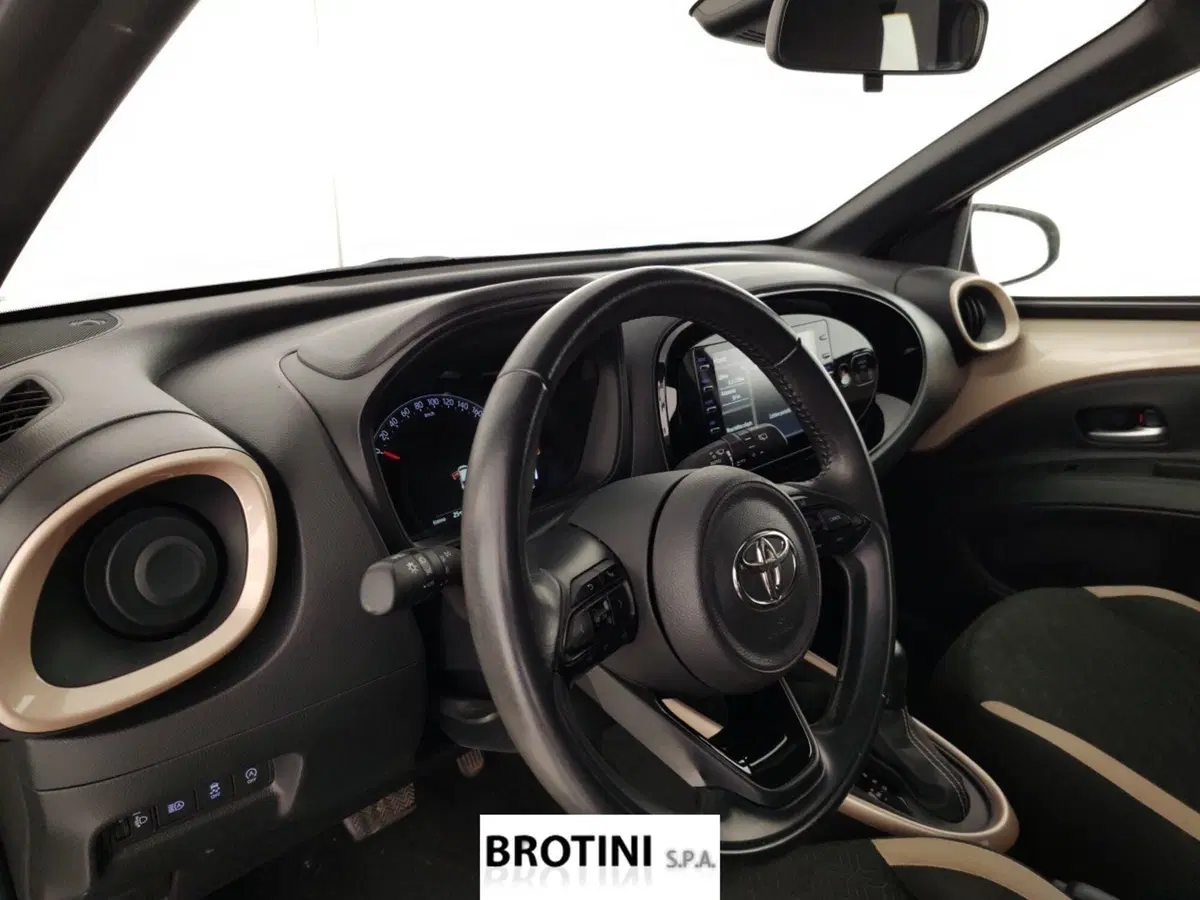 Toyota Aygo X usata a Massa-Carrara (8)