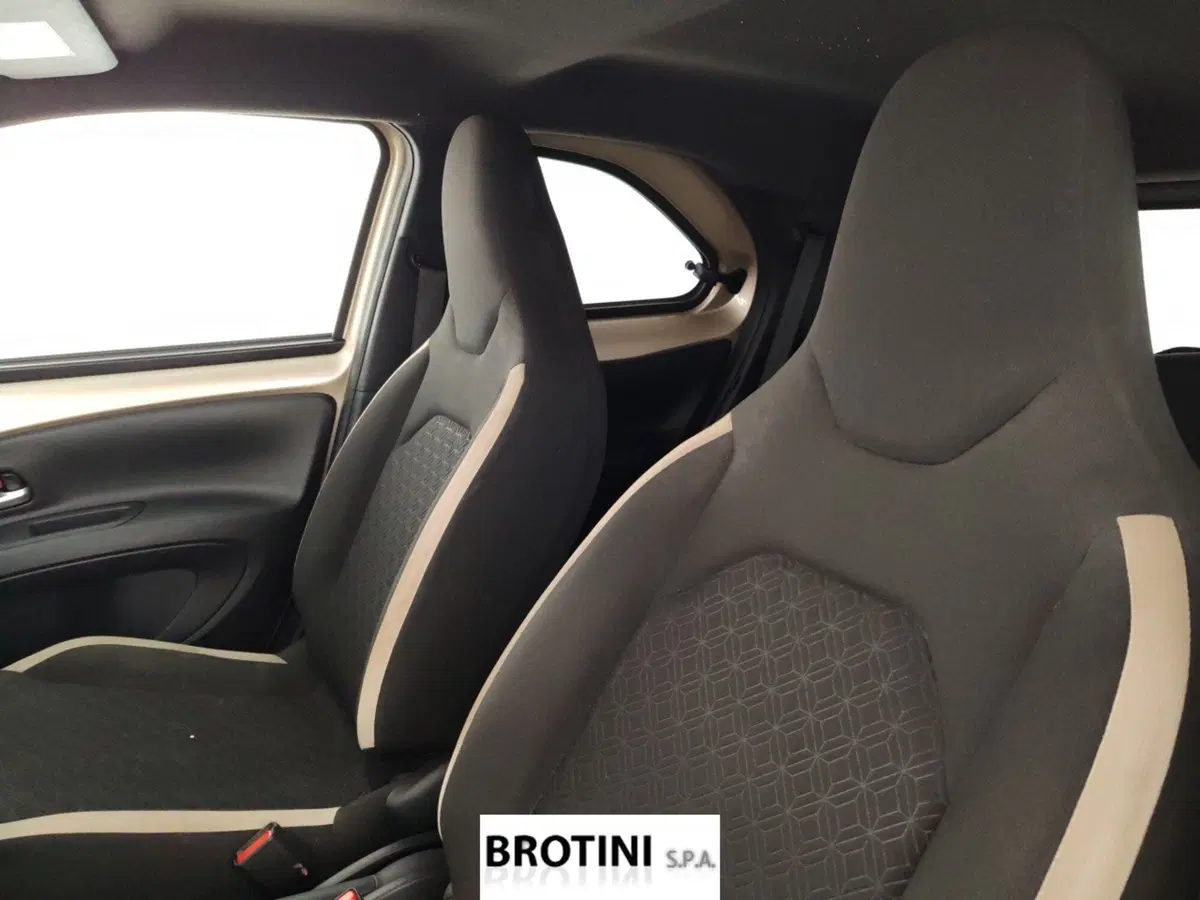 Toyota Aygo X usata a Massa-Carrara (9)