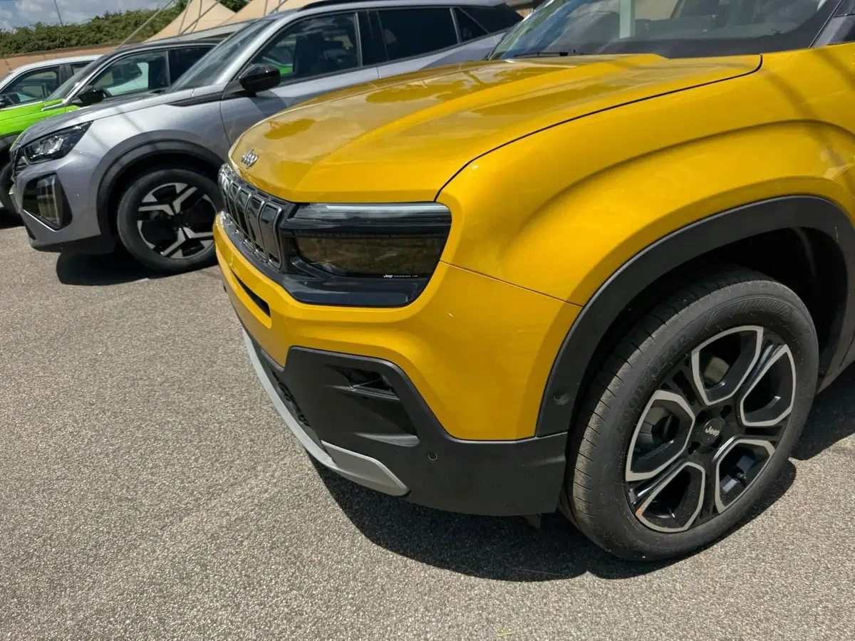 Jeep Avenger nuova a Salerno (10)