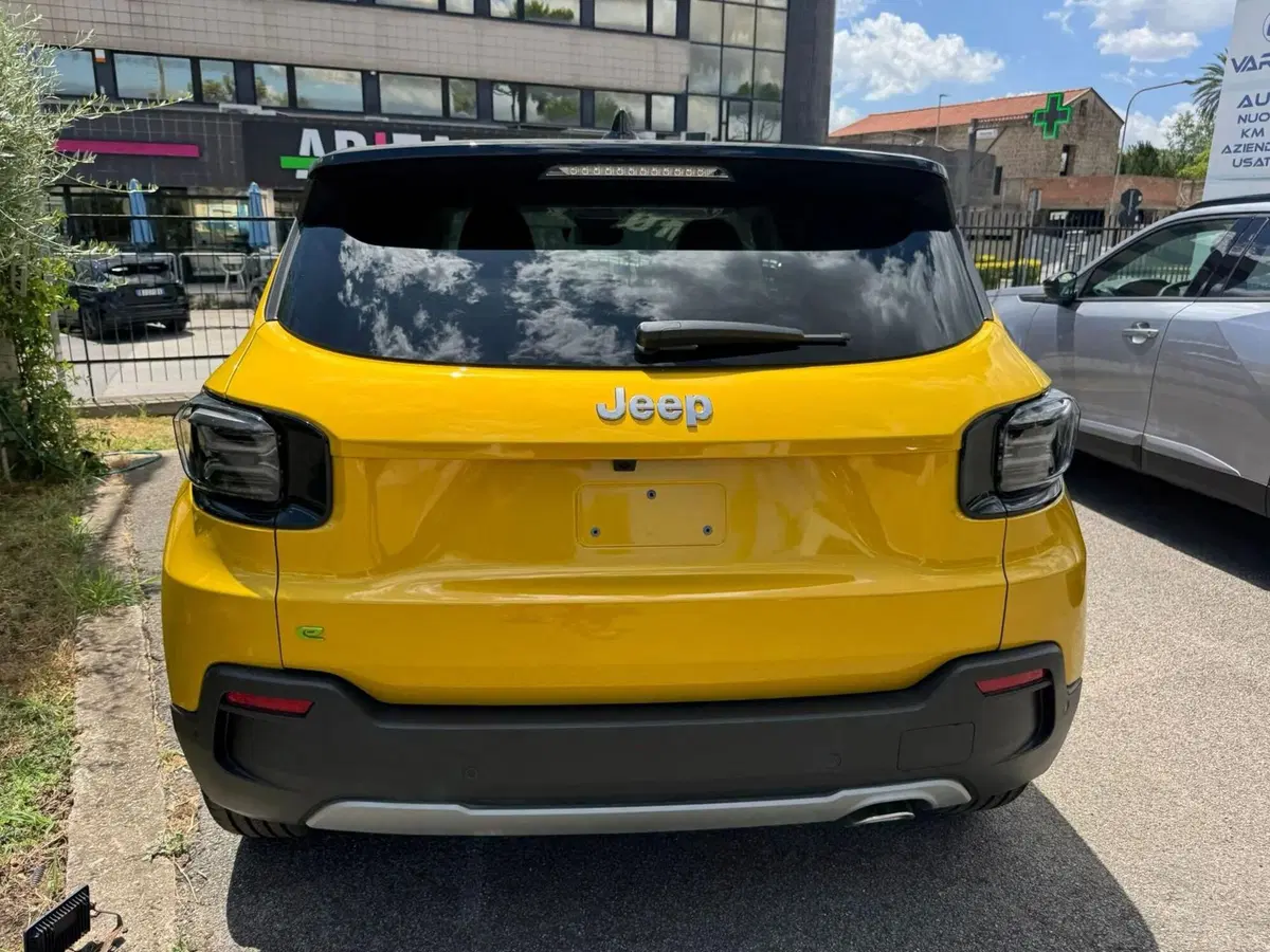 Jeep Avenger nuova a Salerno (11)