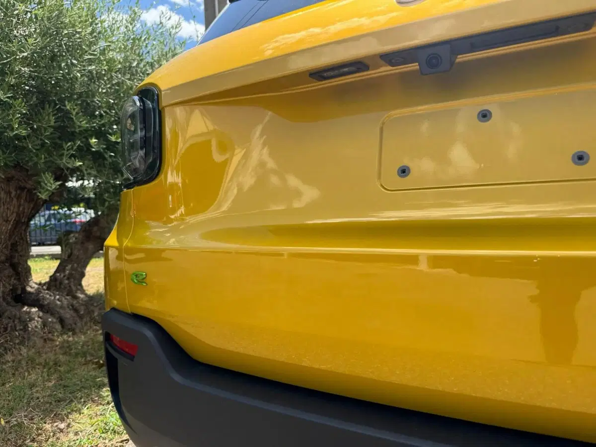 Jeep Avenger nuova a Salerno (12)