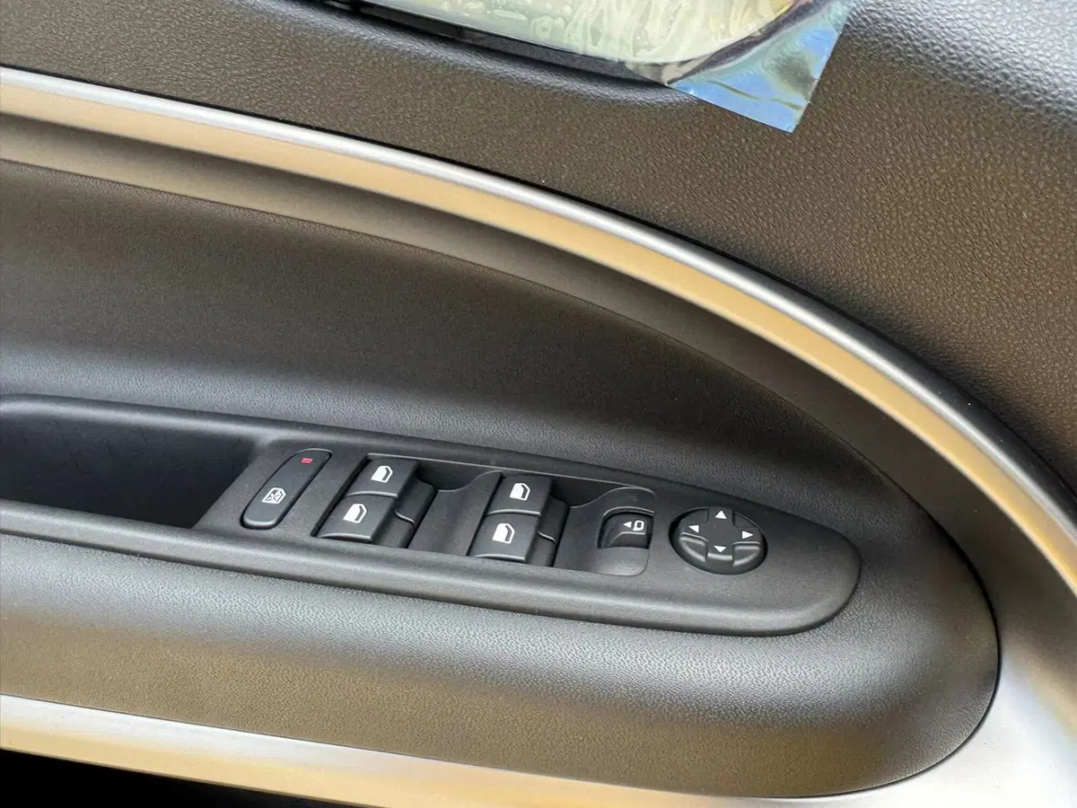 Jeep Avenger nuova a Salerno (13)