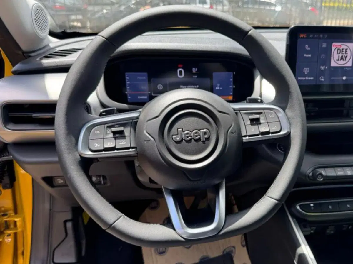 Jeep Avenger nuova a Salerno (14)