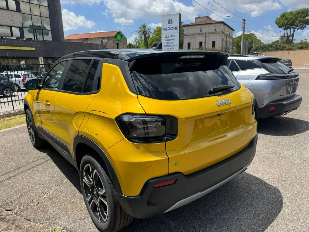 Jeep Avenger nuova a Salerno (3)