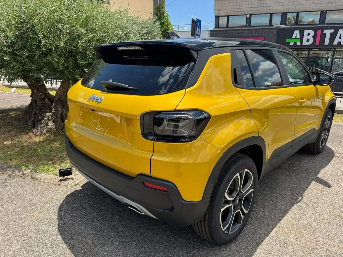 Jeep Avenger nuova a Salerno (4)