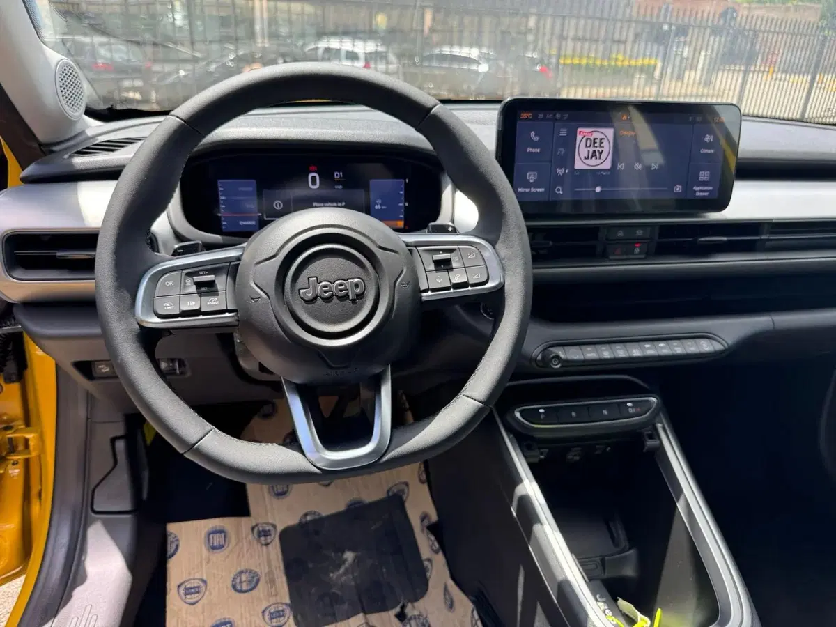 Jeep Avenger nuova a Salerno (5)