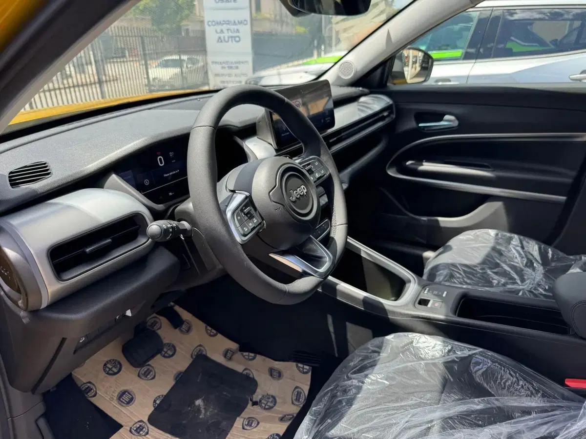 Jeep Avenger nuova a Salerno (8)