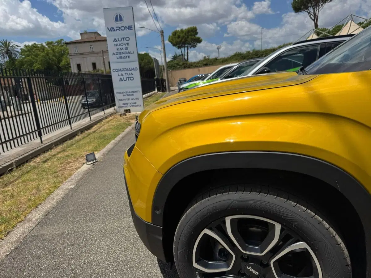 Jeep Avenger nuova a Salerno (9)