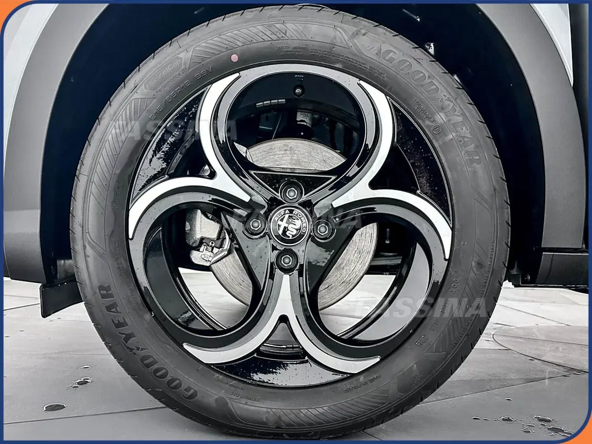 Alfa Romeo Junior nuova a Milano (7)