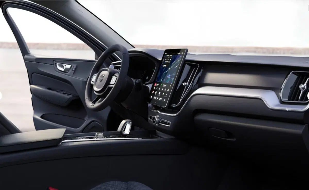 Volvo XC60 nuova a Milano (10)