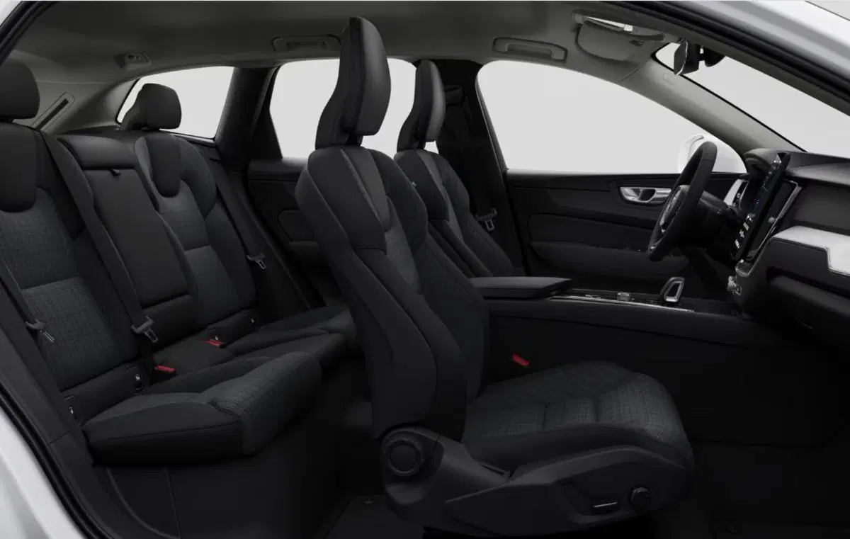 Volvo XC60 nuova a Milano (14)