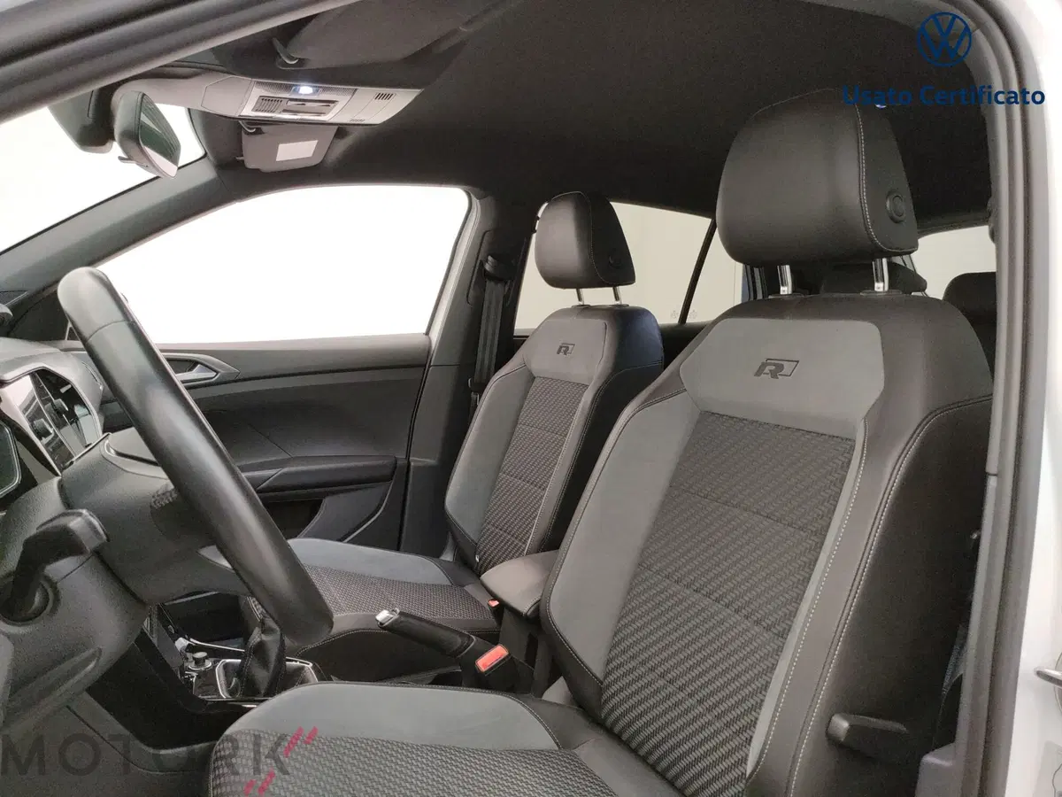 Volkswagen T-Cross usata a Varese (11)