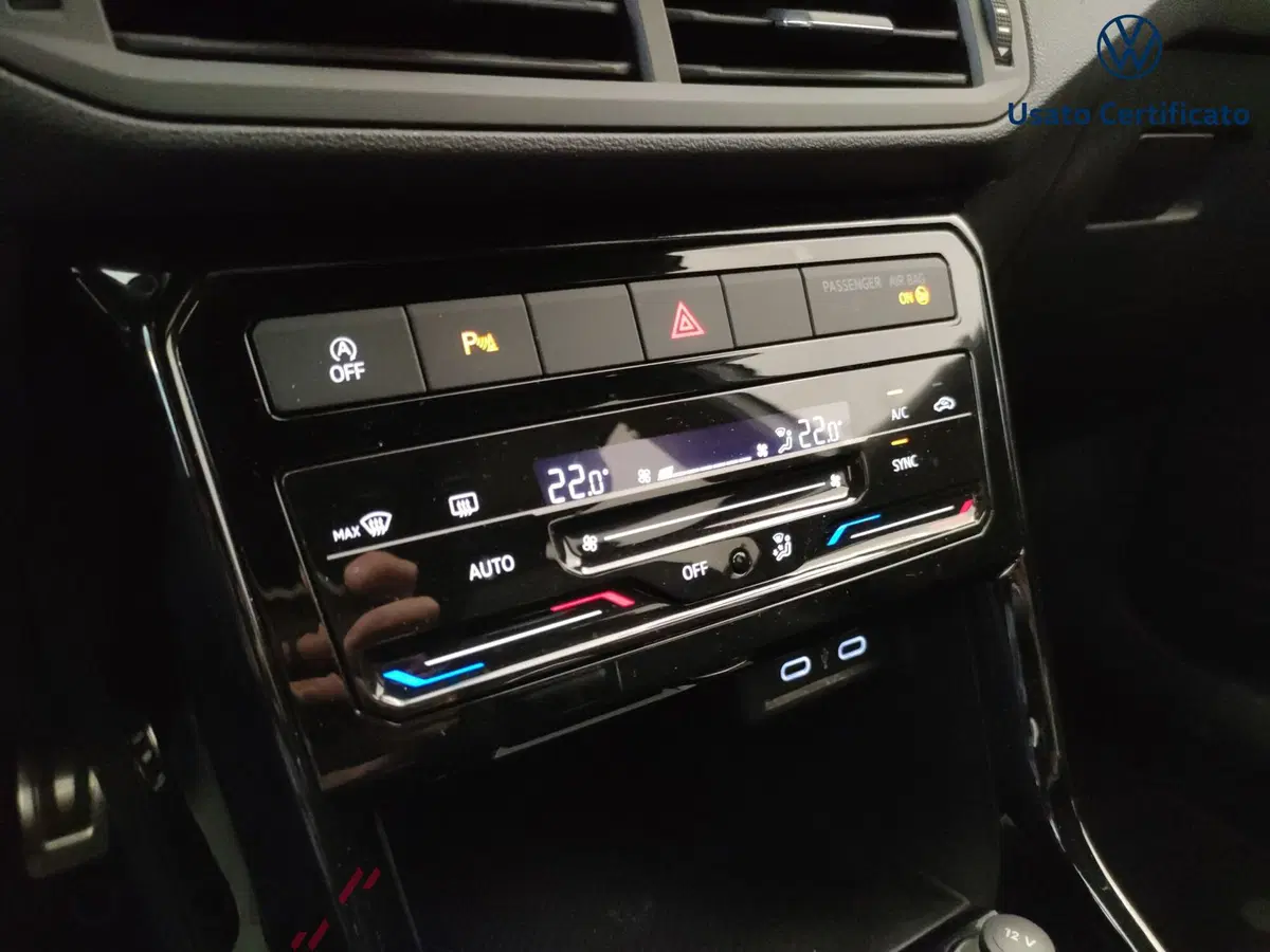 Volkswagen T-Cross usata a Varese (14)