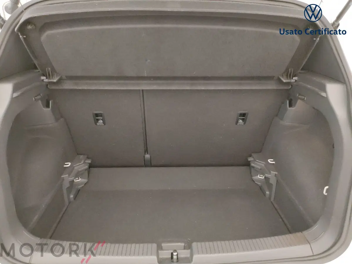 Volkswagen T-Cross usata a Varese (9)