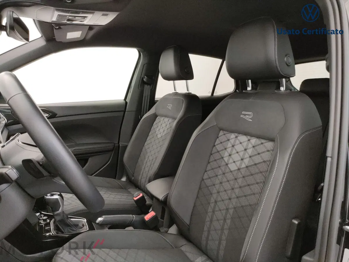 Volkswagen T-Cross usata a Varese (11)