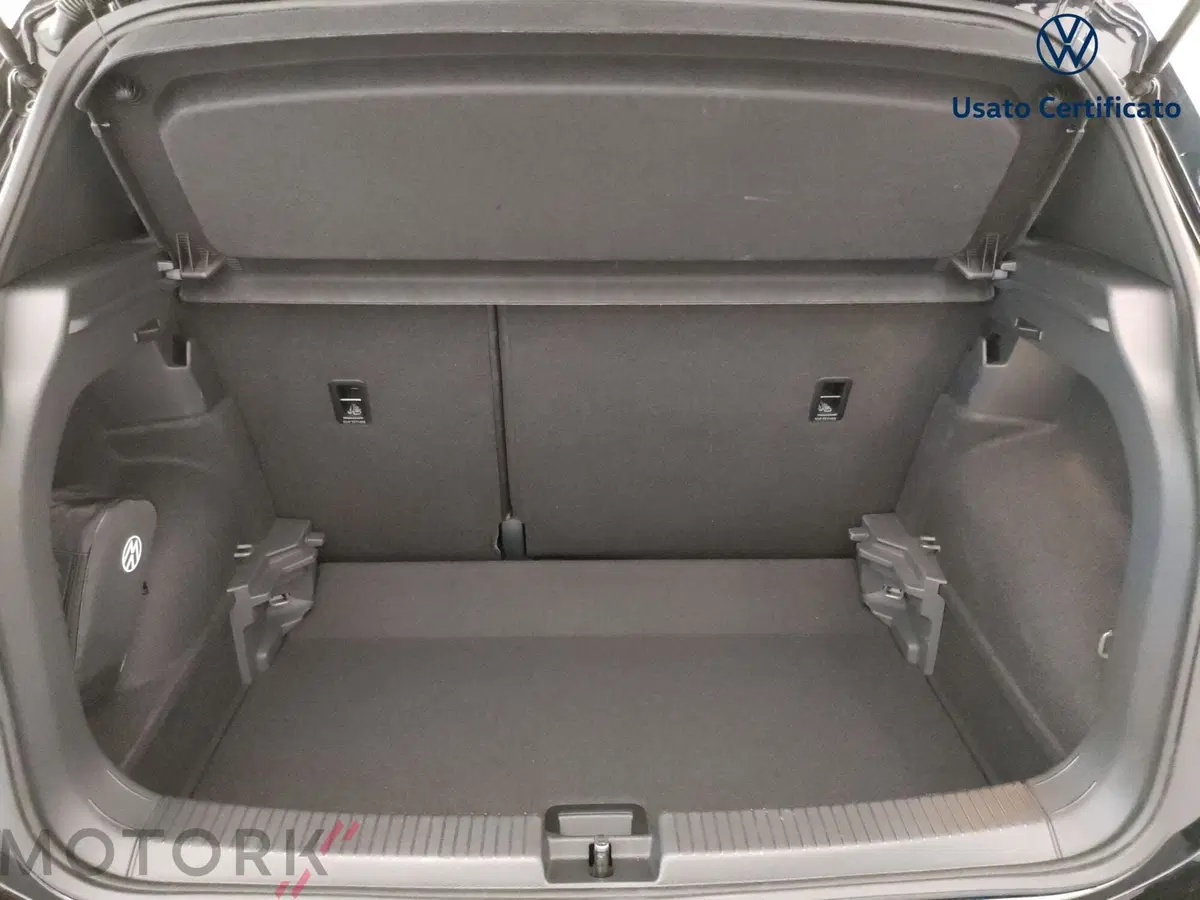Volkswagen T-Cross usata a Varese (9)
