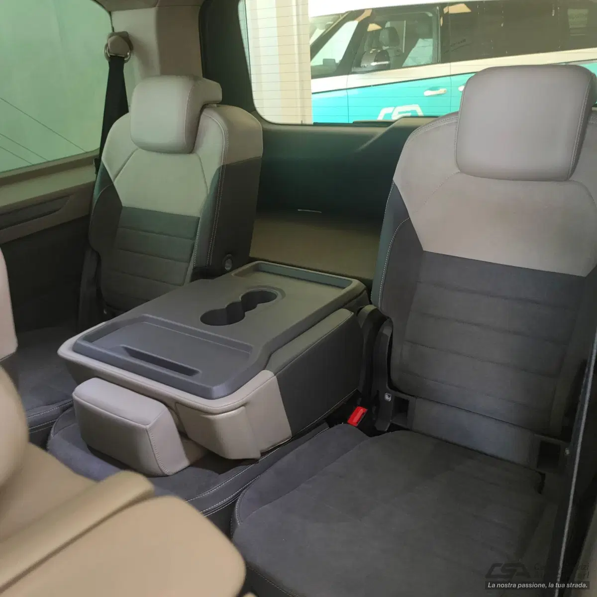 Volkswagen Multivan nuova a Bologna (4)