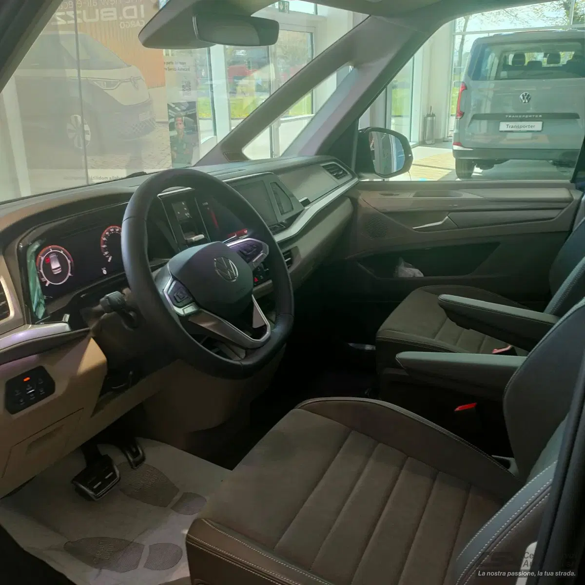 Volkswagen Multivan nuova a Bologna (8)