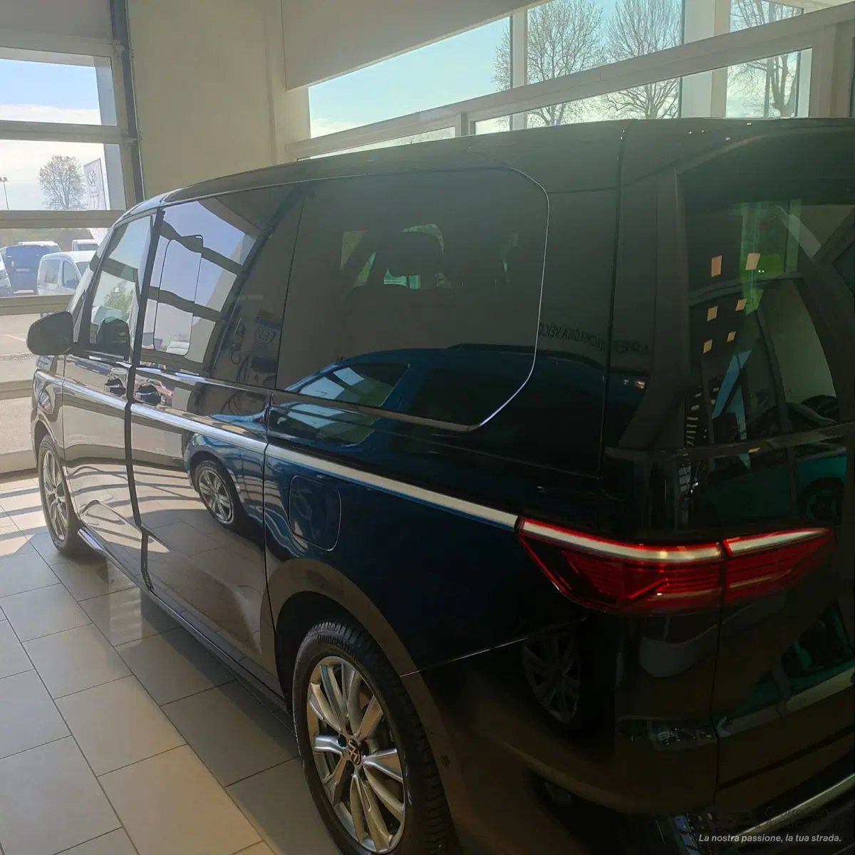 Volkswagen Multivan nuova a Bologna (9)