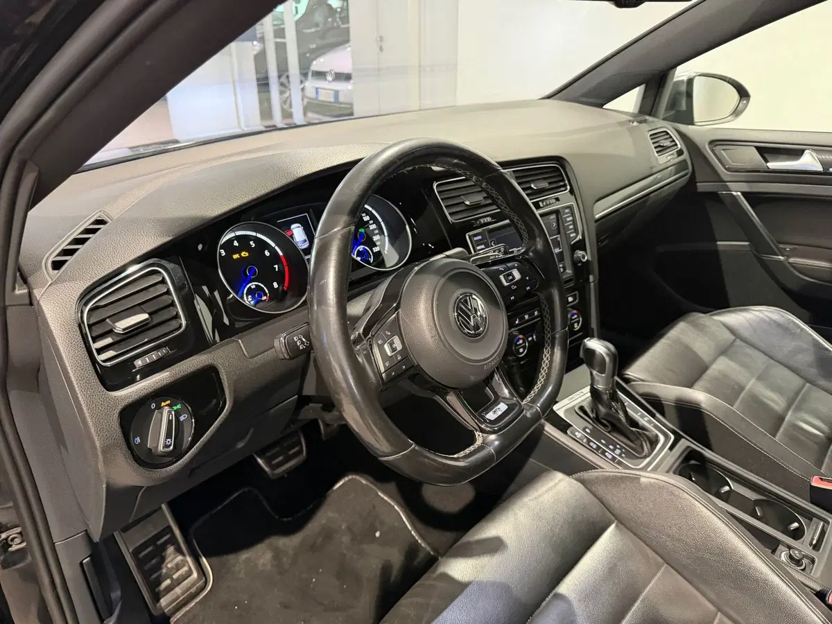 Volkswagen Golf usata a Genova (8)