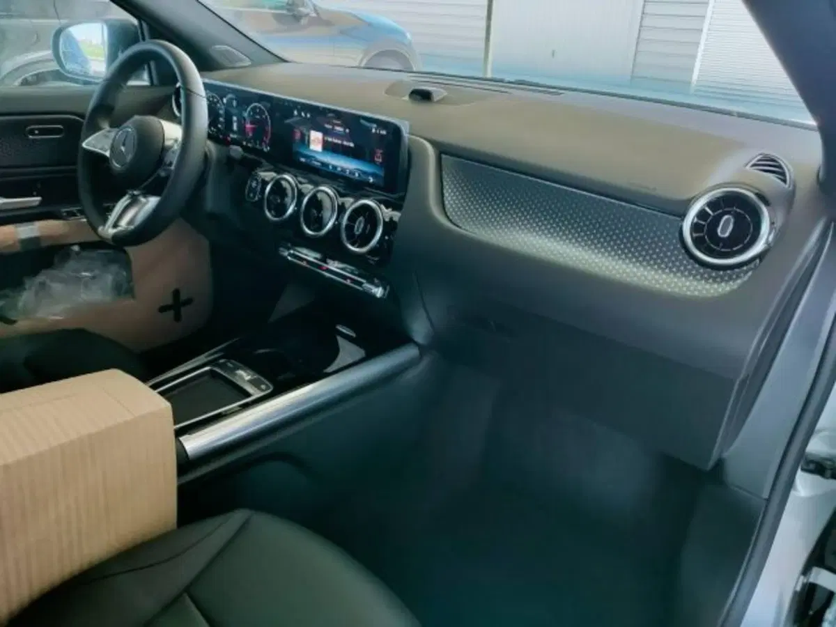 Mercedes-Benz GLA SUV nuova a Teramo (13)
