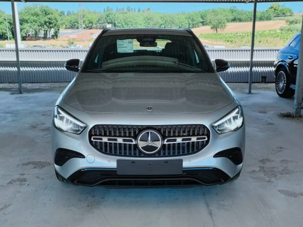 Mercedes-Benz GLA SUV nuova a Teramo (2)