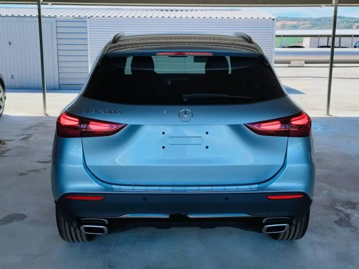 Mercedes-Benz GLA SUV nuova a Teramo (4)